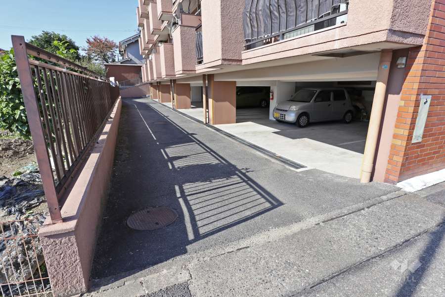 敷地内駐車場（屋内平面式）