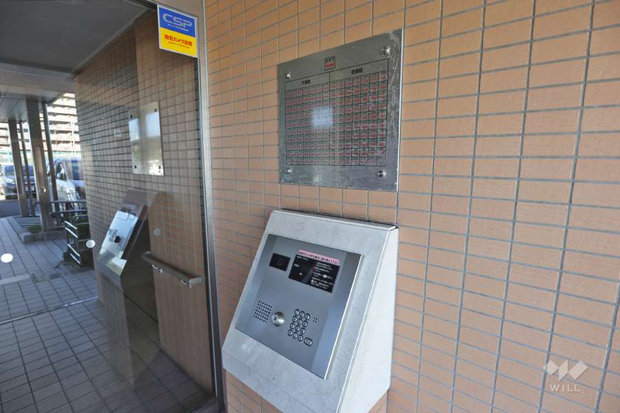 オートロックと案内板