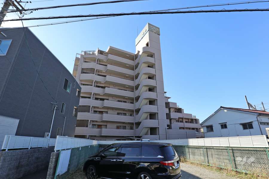 宝マンション烏森の外観（北東側から）