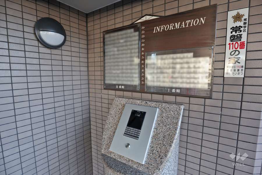 オートロックと案内板