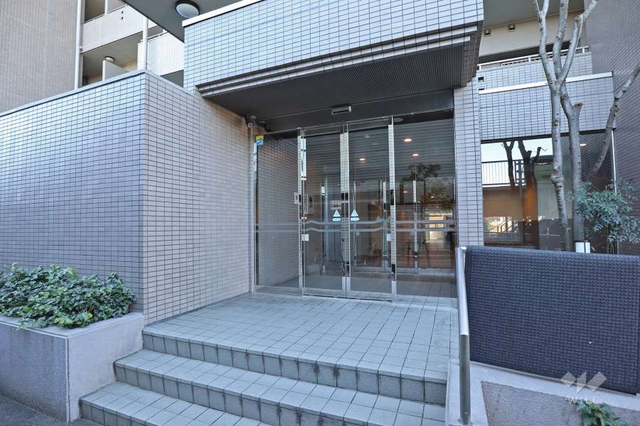北側エントランス