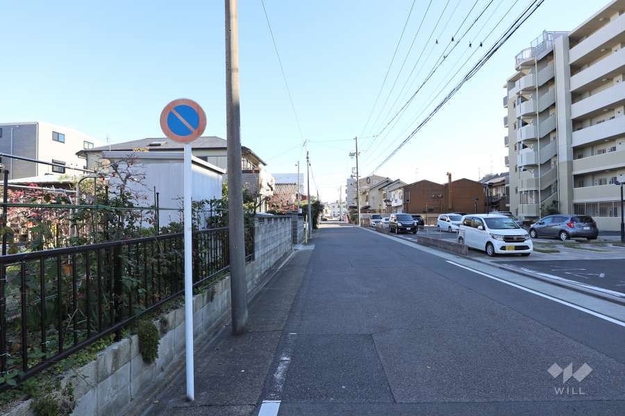 敷地北側の前面道路