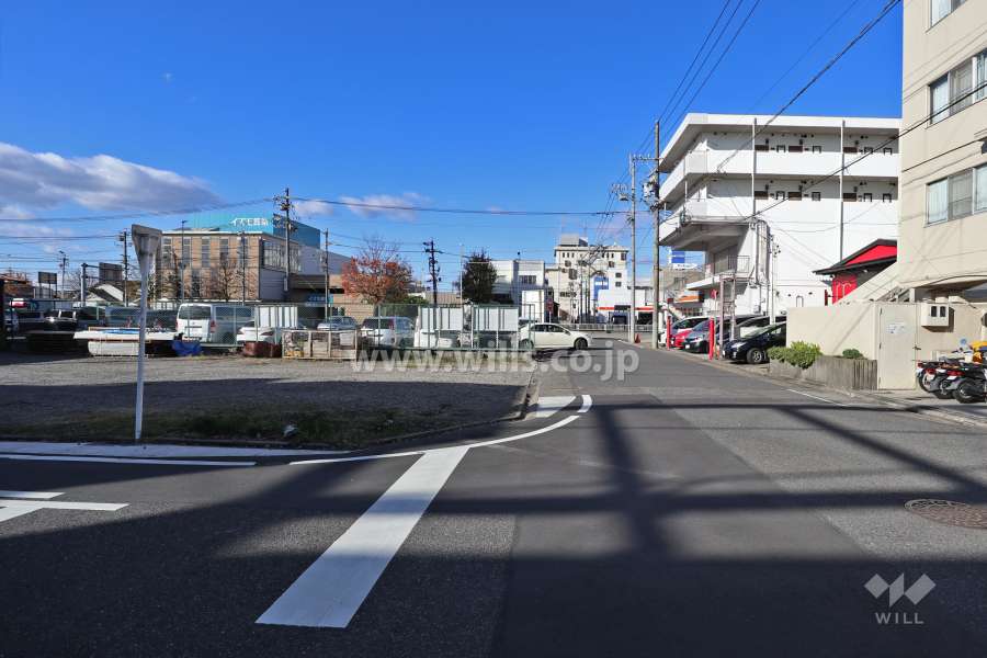 敷地南側の前面道路（東側から）