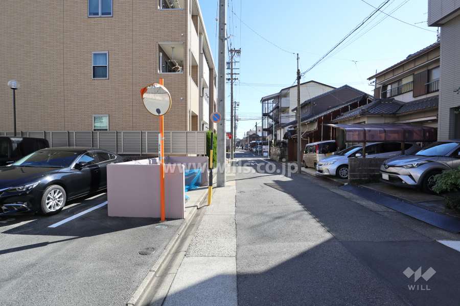 敷地南側の前面道路