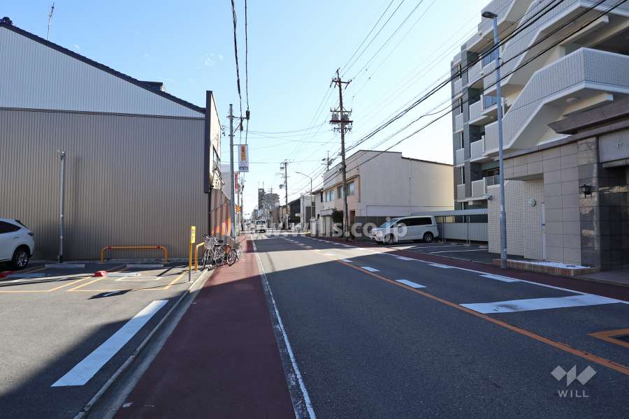 敷地北側の前面道路（佐屋街道）
