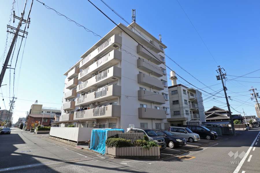 真栄マンション上脇の外観（北東側から）