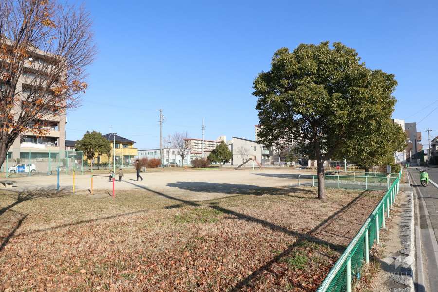 敷地に隣接する『新家第三公園』