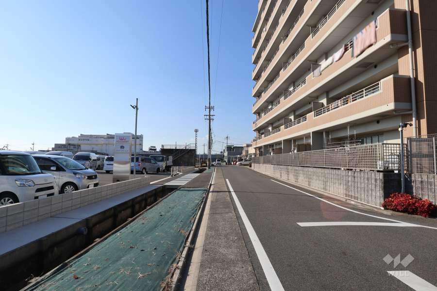 敷地南側の前面道路