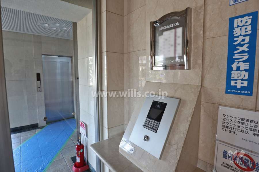 オートロックと案内板