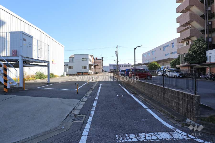 敷地北側の前面道路