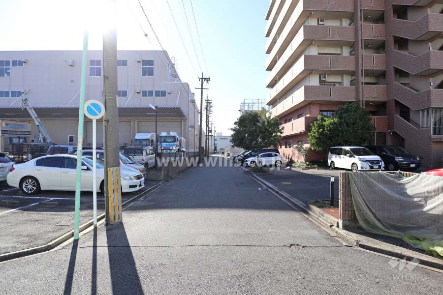 敷地東側の前面道路