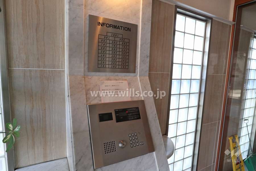 オートロックの操作盤、案内板