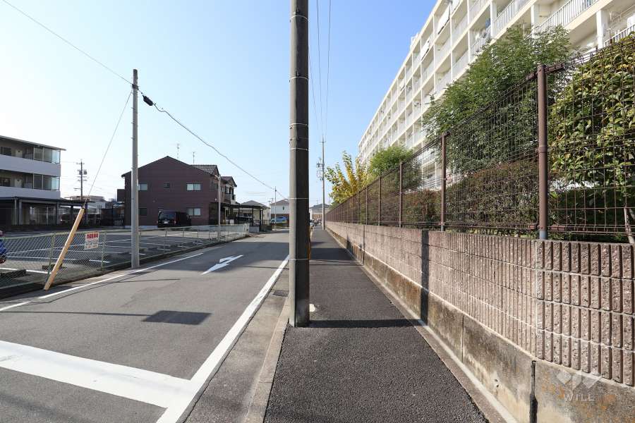 敷地南側の前面道路