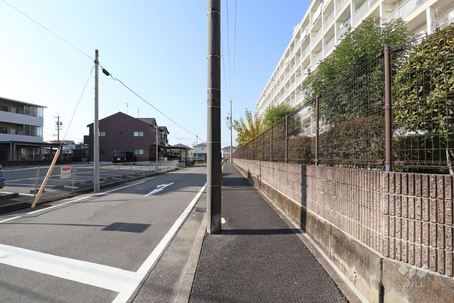 敷地南側の前面道路