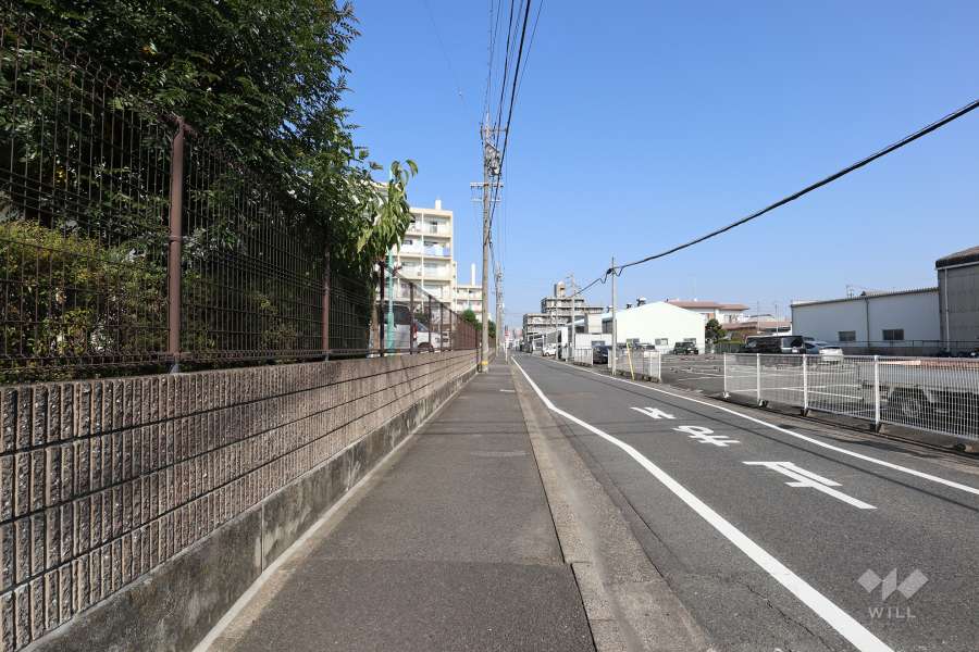 敷地東側の前面道路
