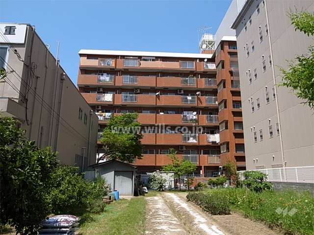 ライオンズマンション江坂（南側から）