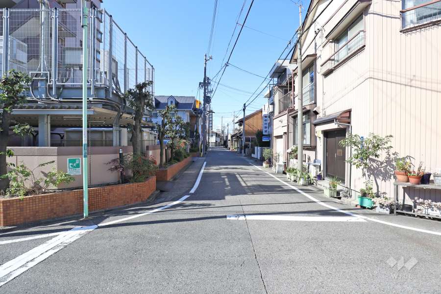 敷地北側の前面道路