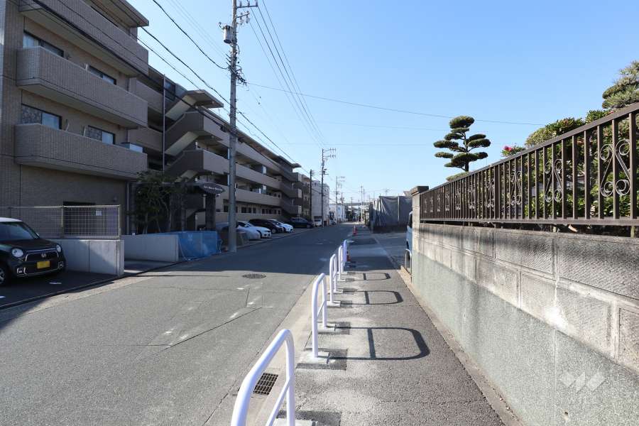 敷地北側の前面道路（常盤郡道）