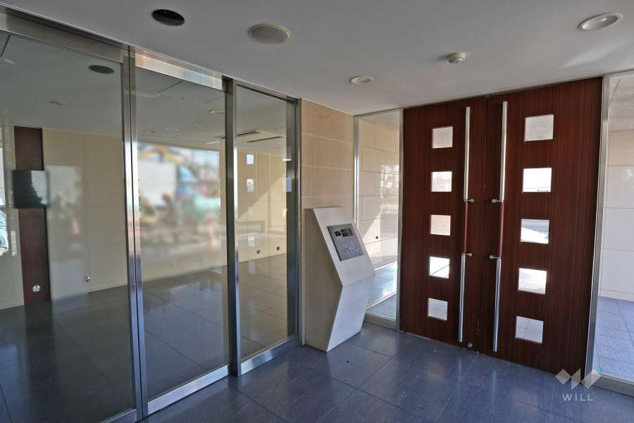 エントランスはオートロック付きです。