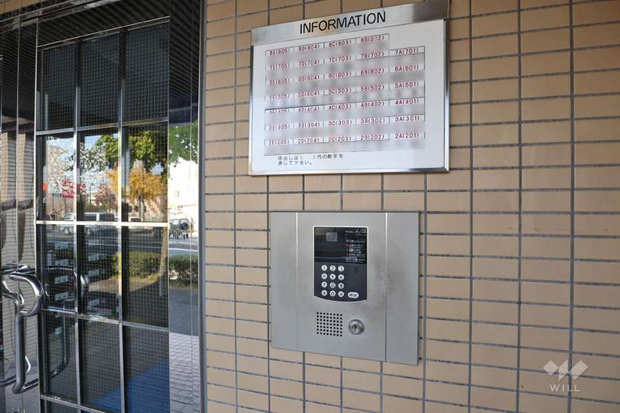 オートロックと案内板