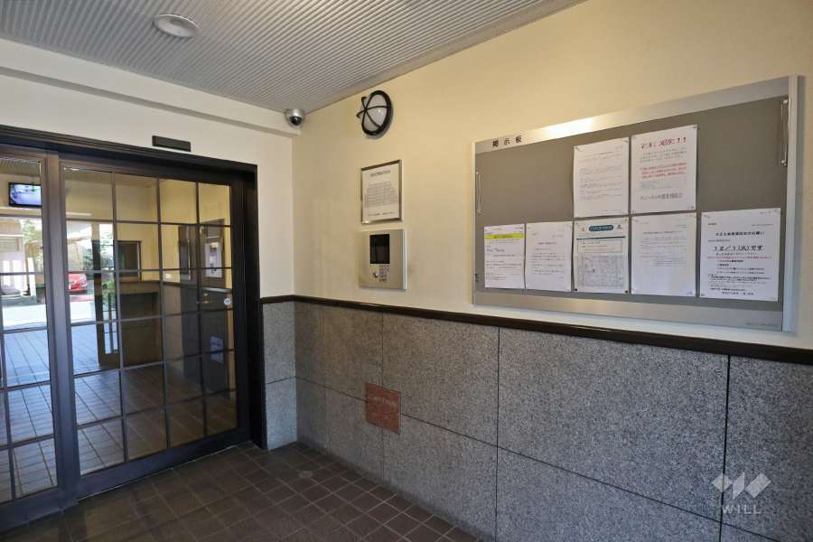 エントランスはオートロック付きです。