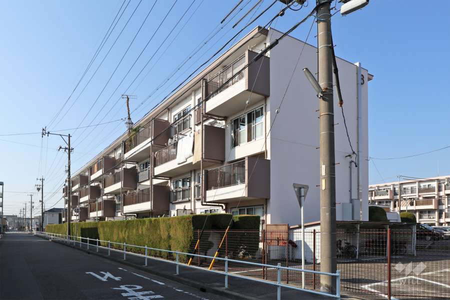 中郷西住宅6号棟の外観（南東側から）