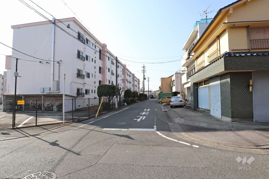 敷地北側の前面道路