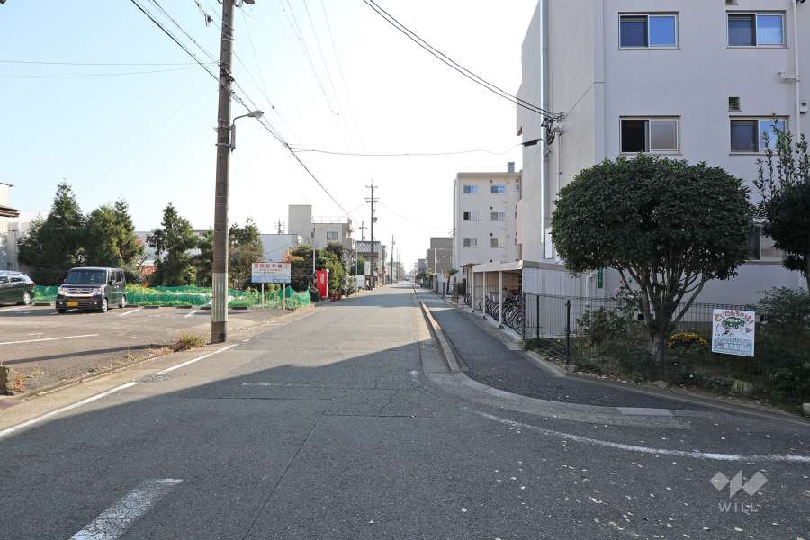 敷地東側の前面道路