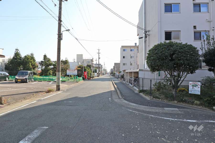 敷地東側の前面道路