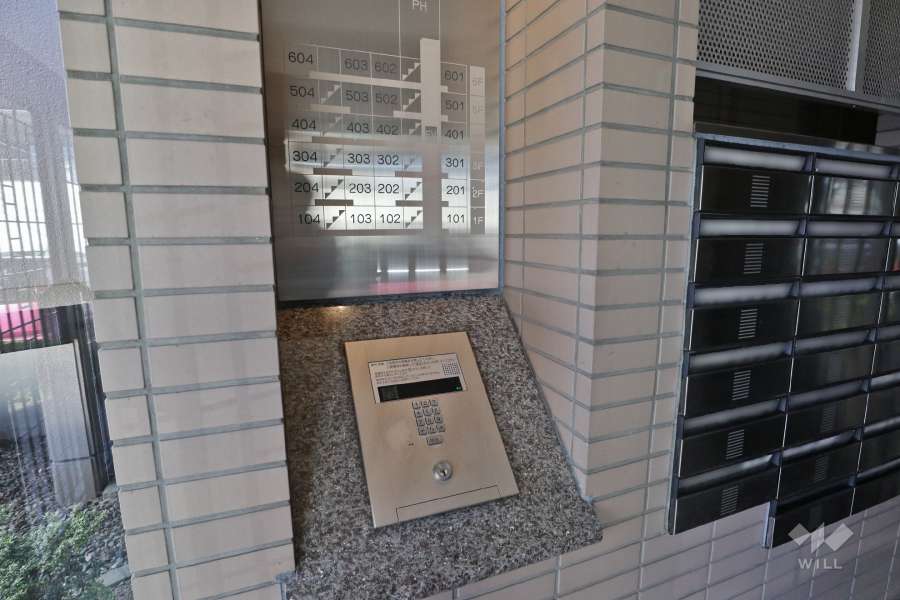 オートロックと案内板