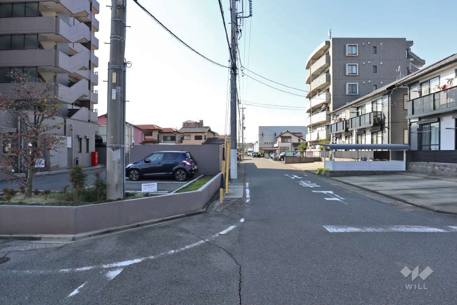 敷地北側の前面道路（東側から）