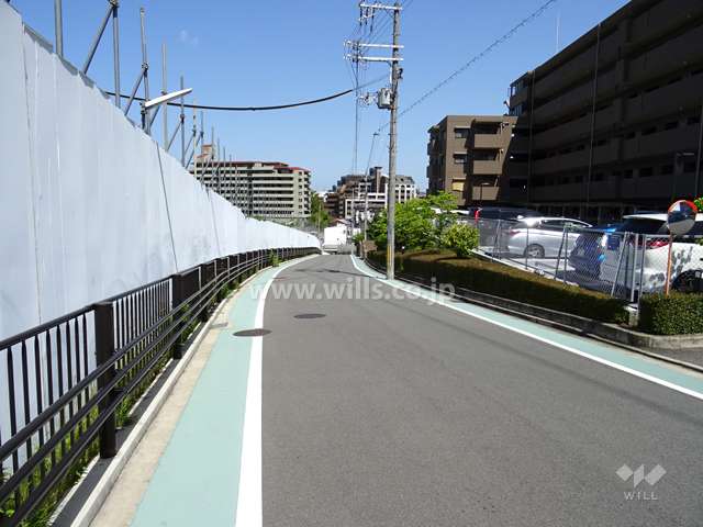 敷地北側の前面道路