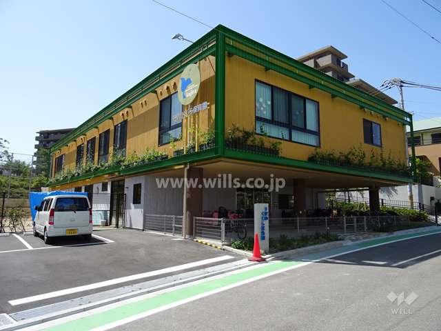 敷地南側にはくじら保育園があります。
