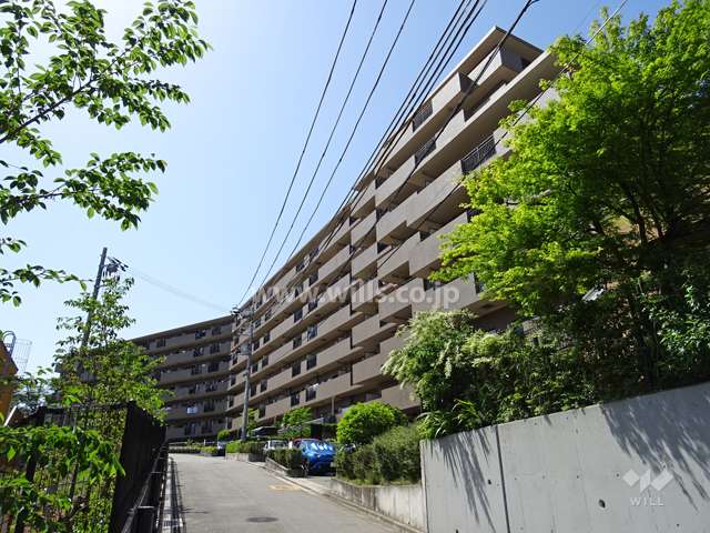 グランアークス千里山の外観（東側から）