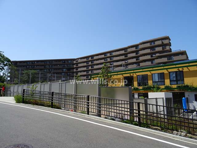 グランアークス千里山の外観（南東側から）