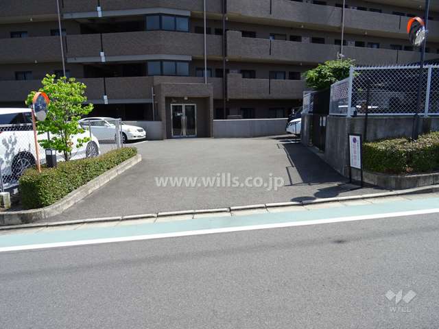 駐車場出入り口