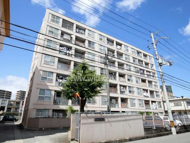 宝塚第5コーポラスの外観（南西側から）