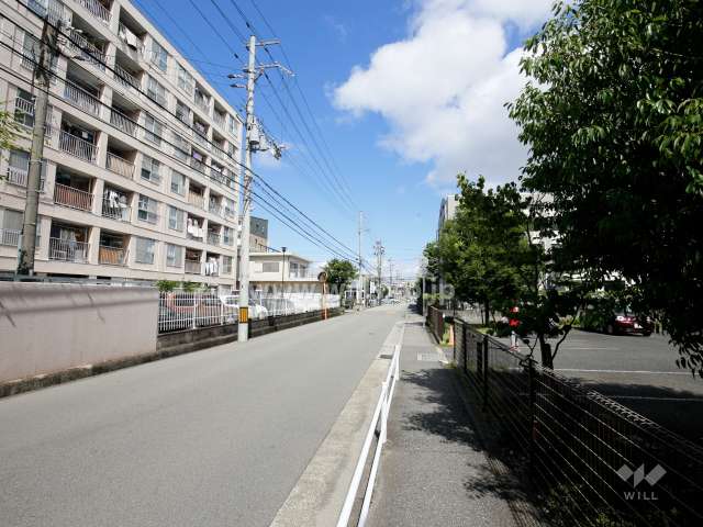 敷地南側の前面道路