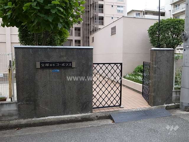 敷地入り口