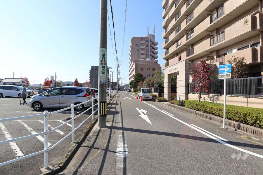 敷地南側の前面道路