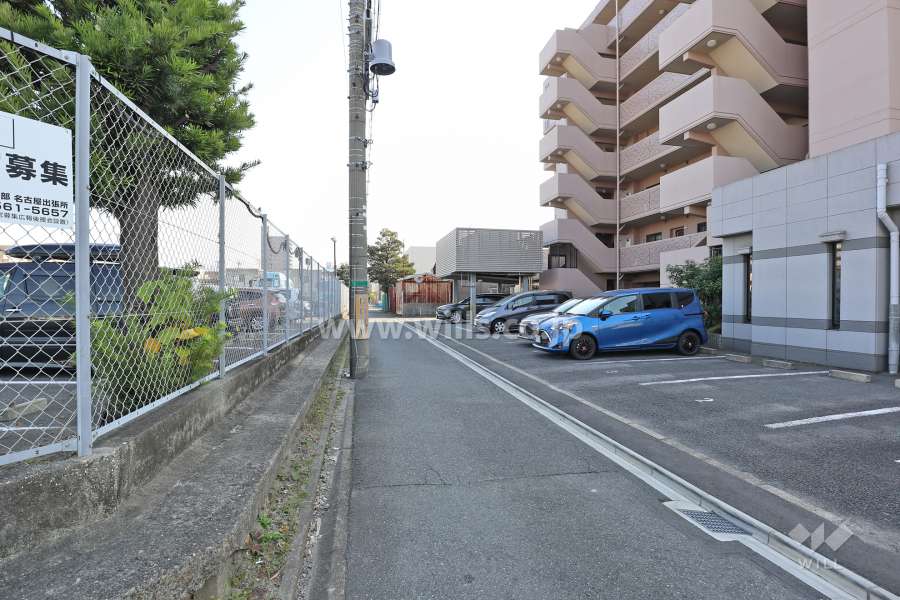 敷地北側の前面道路