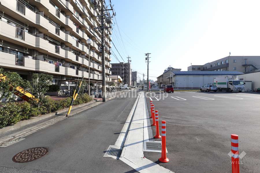 敷地南側の前面道路