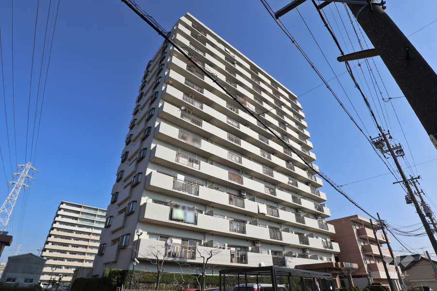 サンパーク東起の外観（南西側から）