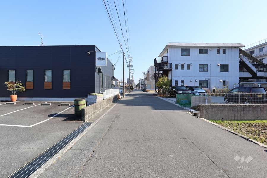 敷地北側の前面道路