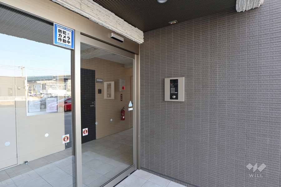 エントランスはオートロック付きです。