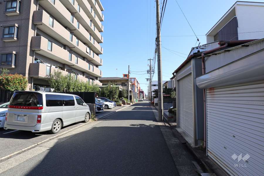 敷地南側の前面道路