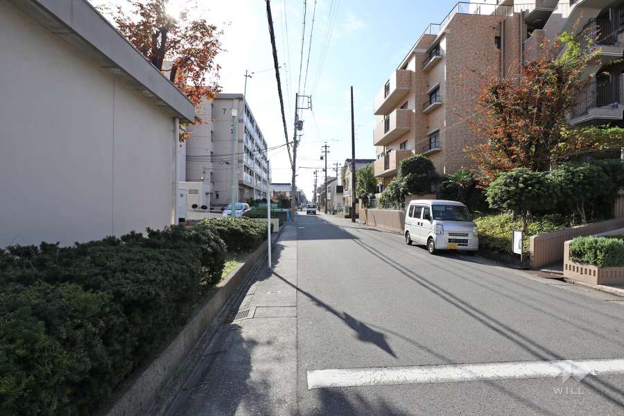 敷地東側の前面道路