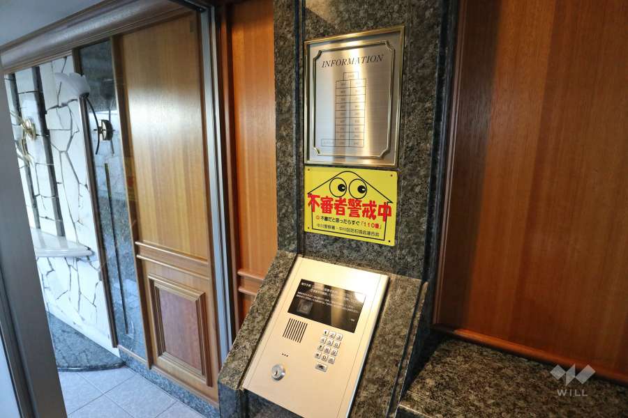 オートロックの操作盤、案内板