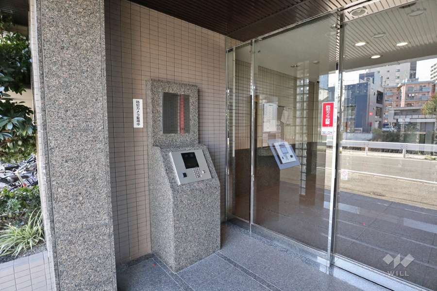 エントランスはオートロック付きです。