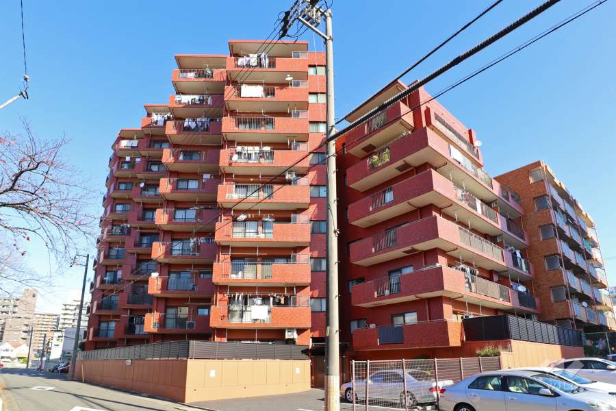 ライオンズマンション尾頭橋の外観（南東側から）